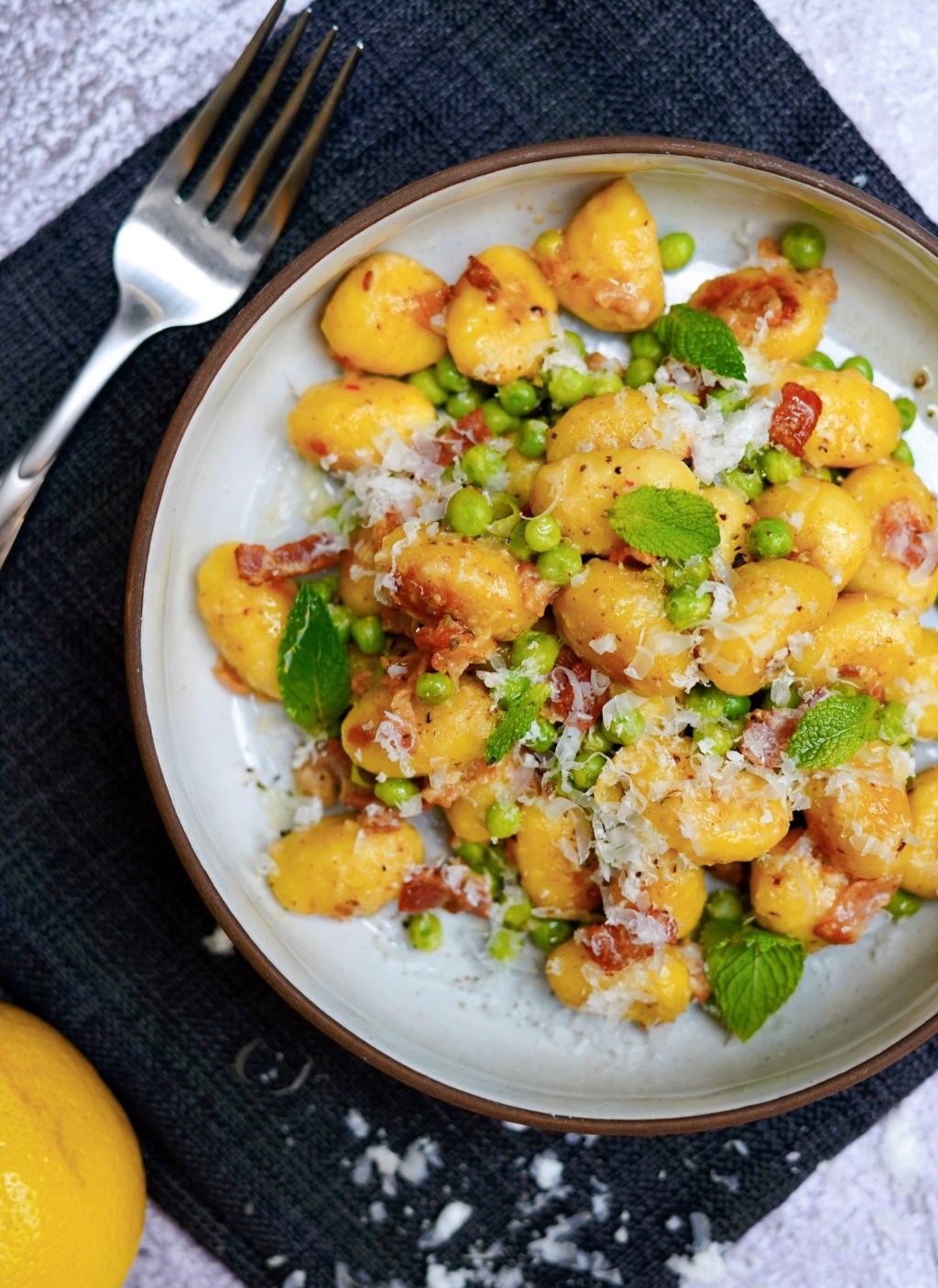 Gnocchis aux pois verts, citron et&nbsp;lardons