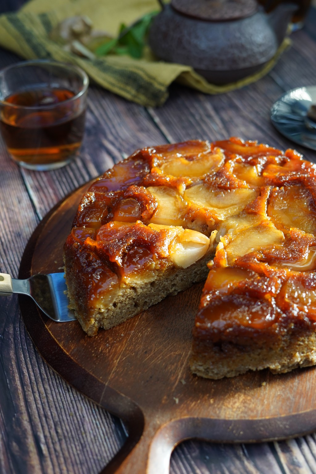Gâteau Breton renversé aux pommes et au&nbsp;gingembre