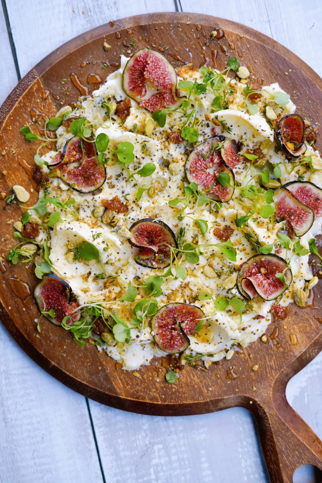 «Butter board» aux figues, pistaches et&nbsp;miel
