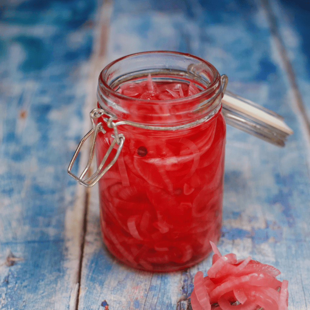 Oignons rouges marinés