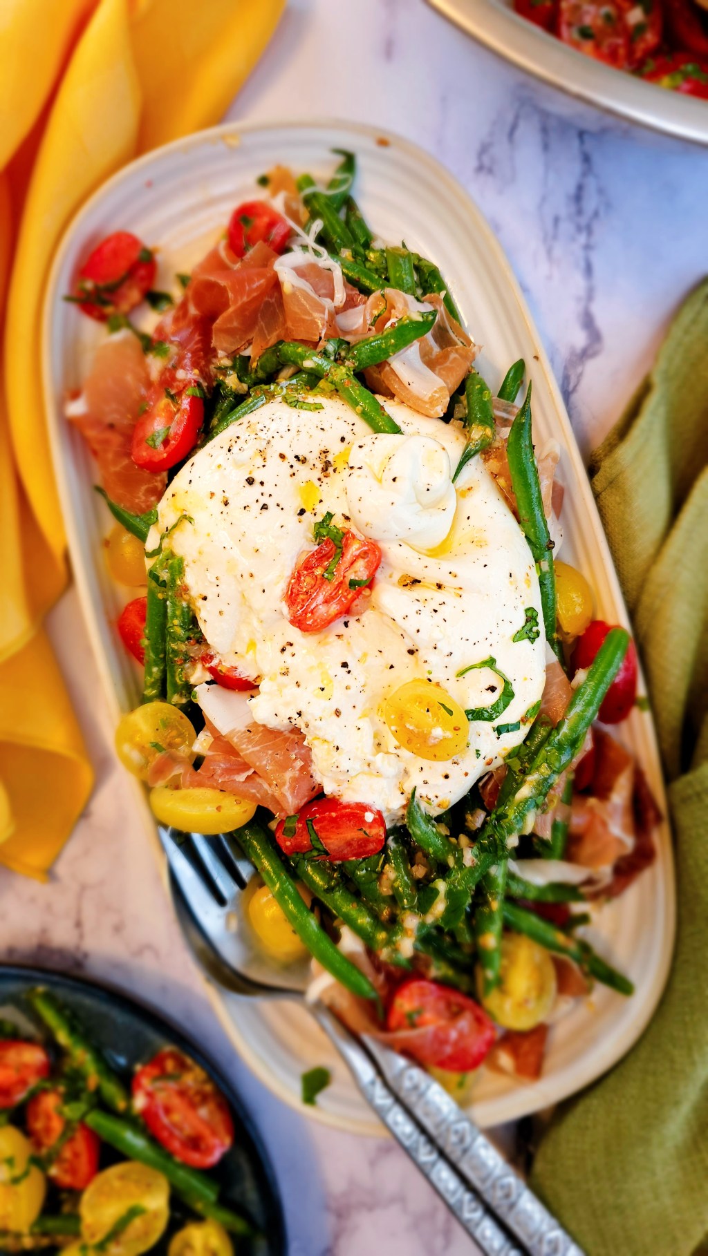 Salade de haricots, burrata et&nbsp;prosciutto