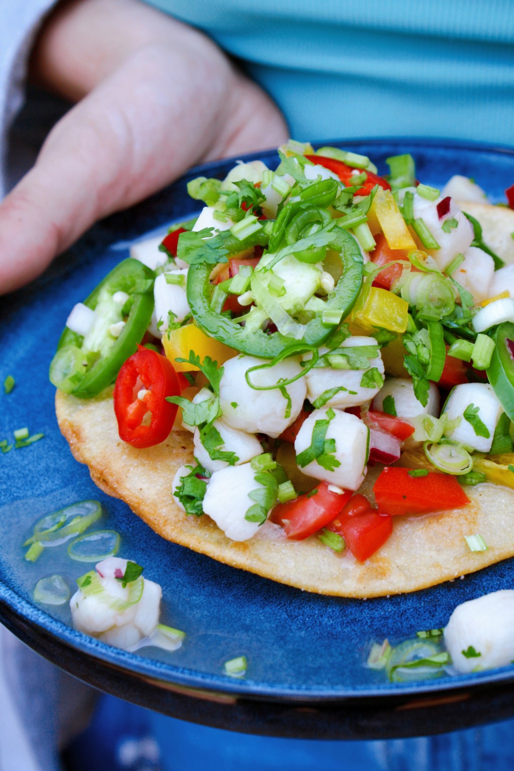 Ceviche de pétoncles sur tostada&nbsp;croustillante