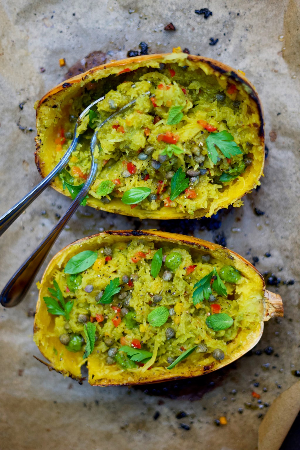 Courge spaghetti à la persillade, aux poivrons et aux&nbsp;câpres