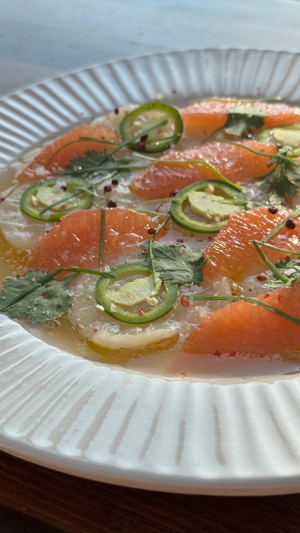 Crudo de pétoncles au&nbsp;pamplemousse