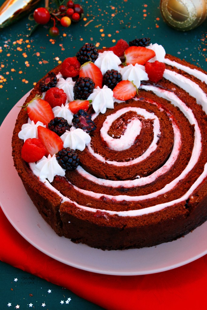Bûche de Noël inversée au chocolat, petits fruits et&nbsp;mascarpone